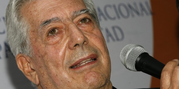 El escritor Mario Vargas Llosa durante su intervención en un foro en Caracas (Efe)