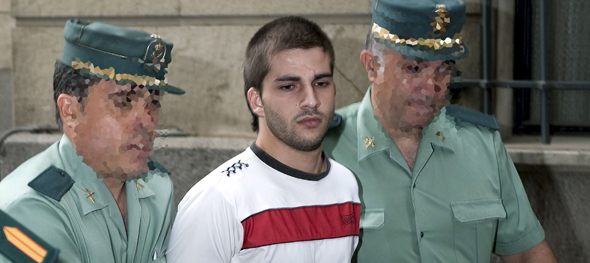 El asesino confeso de Marta del Castillo, Miguel Carcaño, a su llegada a los juzgados de Sevilla desde la cárcel de Morón, para ser sometido a la segunda parte de su examen psiquiátrico y a una prueba psicológica. EFE