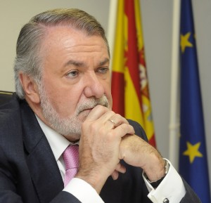 Jaime Mayor Oreja durante la entrevista con EL IMPARCIAL en la sede del PP en la calle Génova. (Manuel Engo)