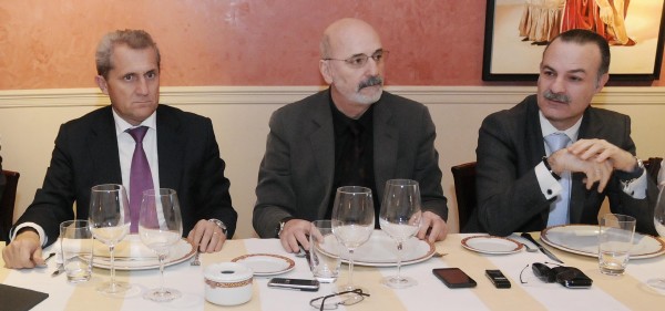 Miguel rico, presidente de MRA, en el centro, durante la presentación de Liken. Foto: Manuel Engo