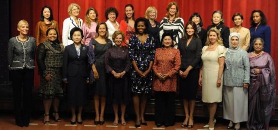 Las mujeres de los líderes del G-20 en la agenda preparada para ellas especialmente. Maggy