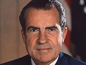 El ex presidente de Estados Unidos, Richard Nixon, abandonó la Presidencia tras un escándalo de espionaje y escuchas, desvelado por un agente del FBI, a quien se le conoció como Garganta profunda