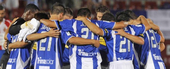 Diego Forlán celebra un gol en la previa de la Champions. Efe
