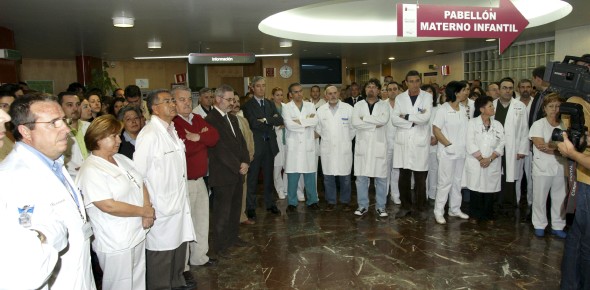 Silencio y dolor del cuerpo médico del centro. Efe