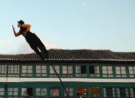 Un acróbata en la Plaza Mayor.