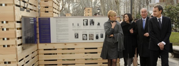 Ángeles González-Sinde, José Luis Rodríguez Zapatero y Sonsoles Espinosa durante la presentación de la exposición Arte Salvado en el Museo del Prado (Foto: Manuel Engo)