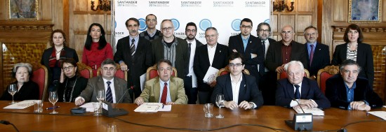 Foto de familia del jurardo de los Premios de la Crítica,