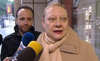 La actriz Marisol Ayuso a las puertas del tanatorio de la M-30