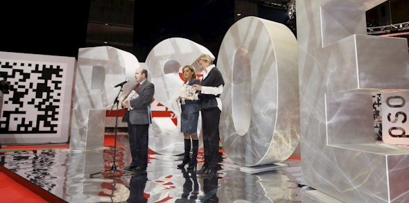 Los candidatos socialistas a la presidencia, Roberto Jiménez Alli; Asturias, Javier Fernández, el ministro de Trabajo, Valeriano Gómez; los presidentes de Andalucía, José Antonio Griñán, Castilla-La Mancha, Jose María Barreda (3d), la candidata por Murcia, Begoña García Retegui; candidata de Murcia y el secretario regional del PSCL-PSOE y candidato a la presidencia de Castilla y León, Oscar López (i a d); durante la primera jornada de la convención preparatoria del PSOE para los comicios autonómicos del 22 de mayo que se celebra en Zaragoza. EFE/Javier Cebollada