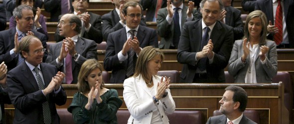 Rajoy, aplaudido por su partido al concluir su actuación. Efe