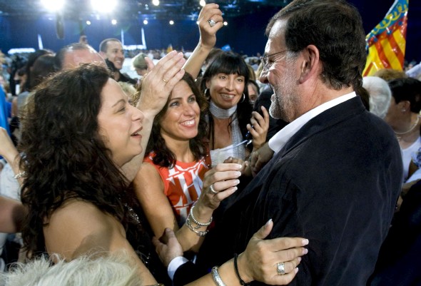 Rajoy, aclamado por afiliados y seguidores. Efe
