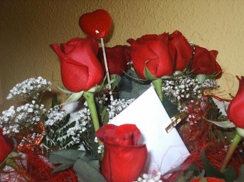 Las rosas son un regalo clásico el 14 de febrero