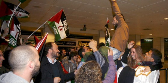 Los activistas españoles en el aeropuerto de Las Palmas. Efe