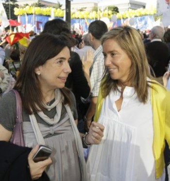 Sandra Moneo junto a Ana Mato en la marcha por la Vida de Hazte Oír.