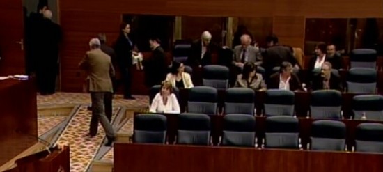 Parlamentarios de PSOE e IU abandonan el Pleno regional