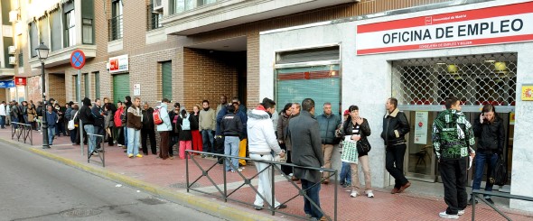 Cola en la oficina de paro. Manuel Engo