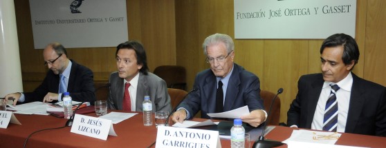 (De izda. a dcha.)Villoria, Lizcano, Garrigues y Sánchez Lambás durante la presentación del informe global sobre corrupción 2009. Manuel Engo