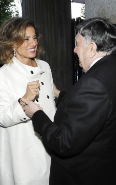 Ana Botella saluda a su llegada a la Bolsa de Madrid al académico y presidente de EL IMPARCIAL, Luis María Anson (Foto: Manuel Engo)