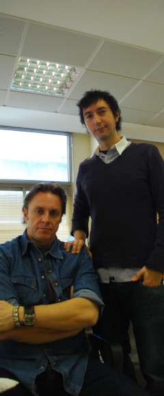 Toni Garrido posa junto a su compañero Tom Kallene. A.L.