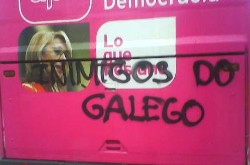 Autobús de campaña de UPyD atacado en Galicia.
