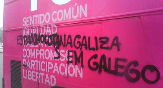 Autobús de campaña de UPyD atacado en Galicia.