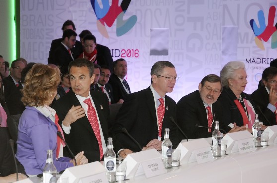 Aguirre charla con Zapatero, acompañados de Gallardón y Lisavesky