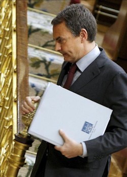 El presidente del Gobierno, José Luis Rodríguez Zapatero,en el Congreso. Foto: Efe