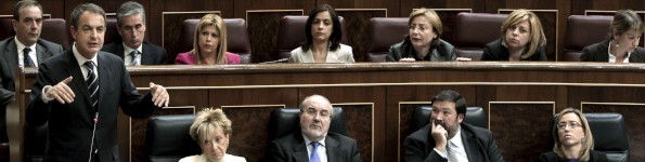 Zapatero en el banco azul