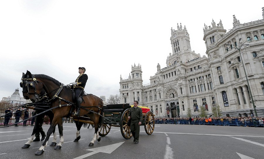 EL FÉRETRO DE ADOLFO SUÁREZ ABANDONA EL CONGRESO DE LOS DIPUTADOS