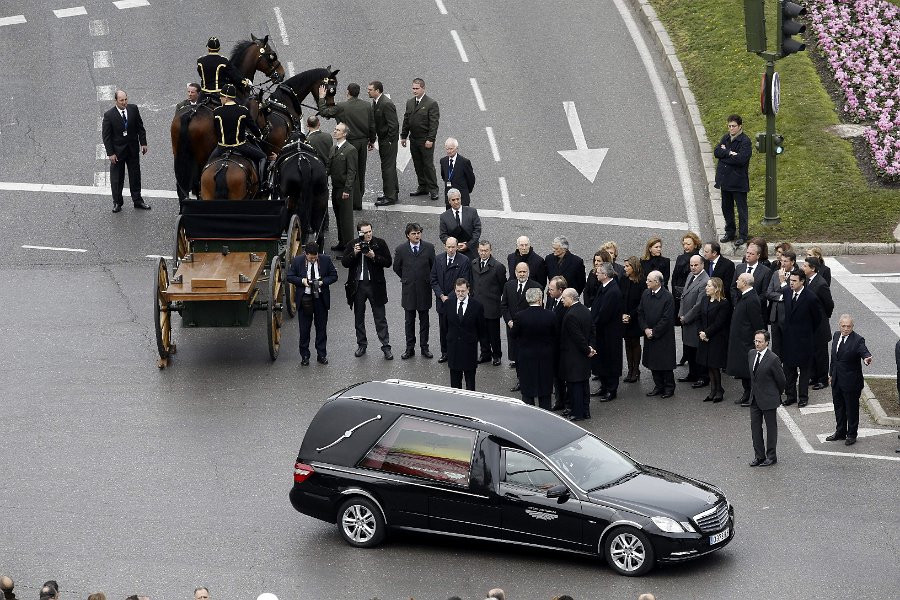 EL FÉRETRO DE ADOLFO SUÁREZ ABANDONA EL CONGRESO DE LOS DIPUTADOS