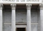 EL FÉRETRO DE ADOLFO SUÁREZ ABANDONA EL CONGRESO DE LOS DIPUTADOS  Las autoridades y la familia de Adolfo Suárez esperan, en la escalinata de la Puerta de los Leones del Congreso de los Diputados, la salida del féretro del expresidente. EFE/Juan Carlos Hidalgo : Cámara baja - congreso, Death, Gobierno nacional, Lower house, Muerte, National government